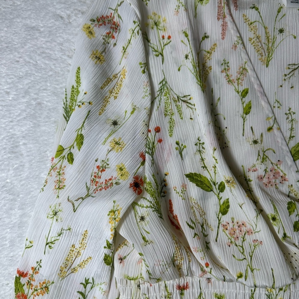 H&M SHORT V-NECK FLORAL BLOUSE - Picture 5 of 6